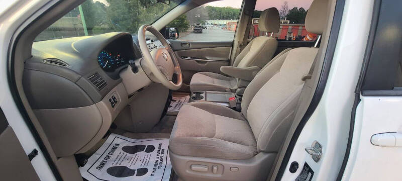 2010 Toyota Sienna LE 7-Passenger