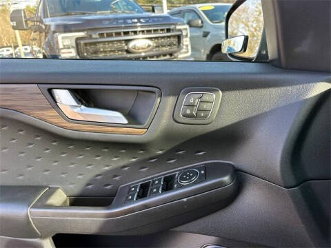 2020 Ford Escape Hybrid Titanium