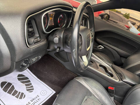 2017 Dodge Challenger SXT Plus