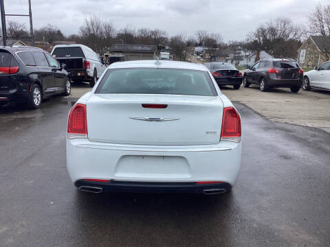 2018 Chrysler 300 Touring