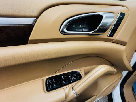 2014 Porsche Cayenne Platinum