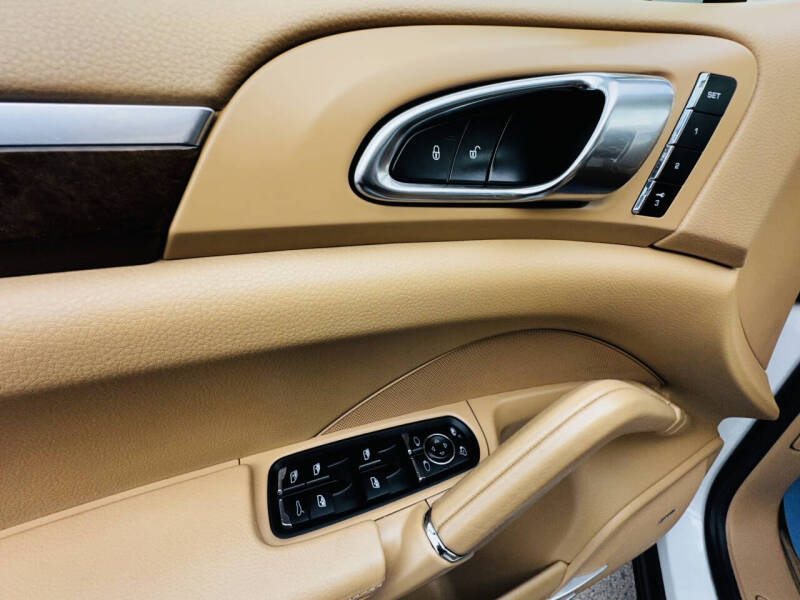 2014 Porsche Cayenne Platinum