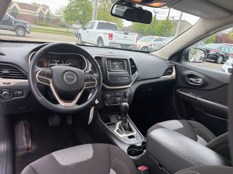 2017 Jeep Cherokee Sport
