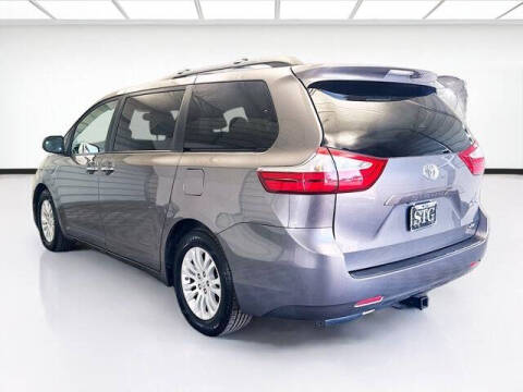 2017 Toyota Sienna XLE 7-Passenger Auto Access Seat