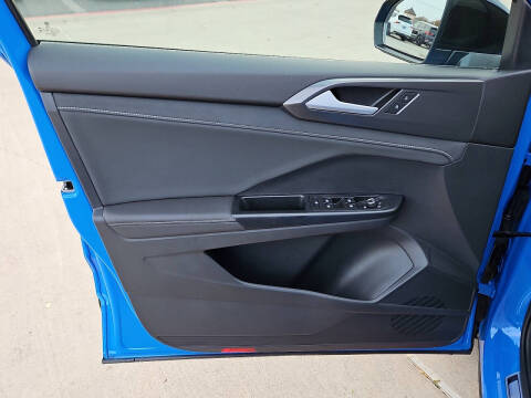 2025 Volkswagen Taos SE Black