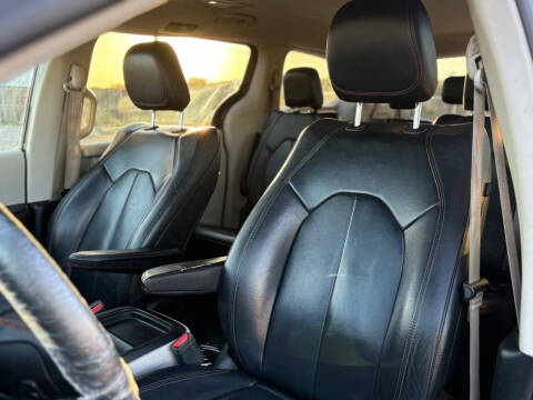 2017 Chrysler Pacifica Touring-L