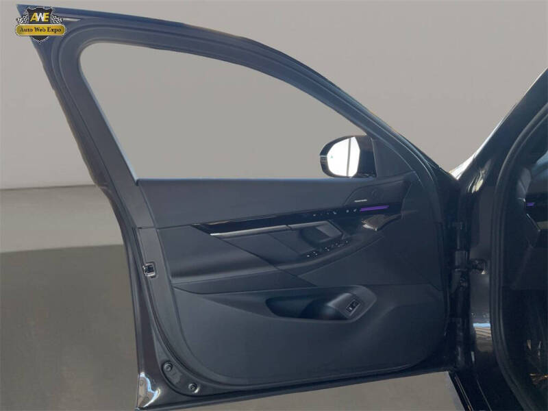 2025 BMW 5 Series 530i