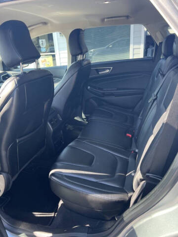 2022 Ford Edge Titanium