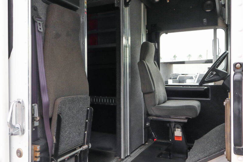 2015 Freightliner MT45 Chassis