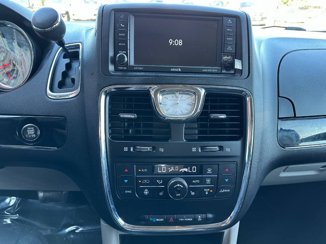 ChryslerTown and Country39