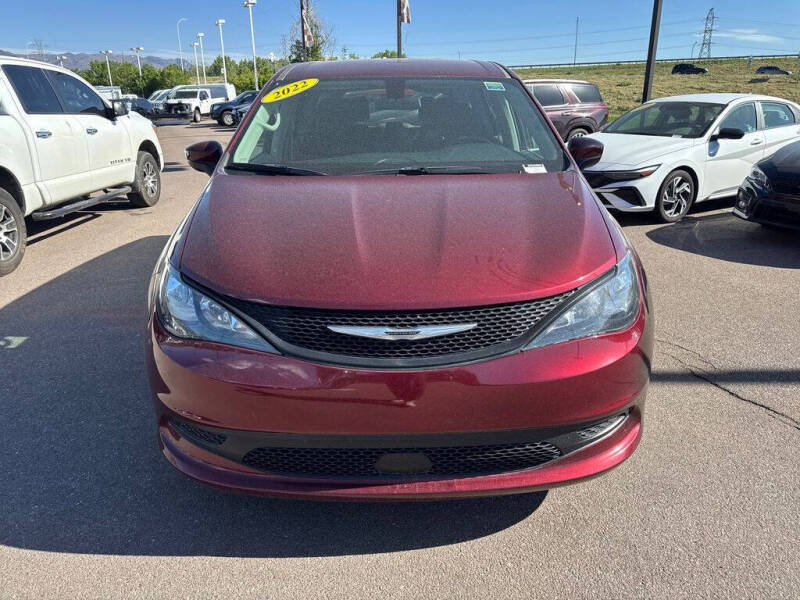 2022 Chrysler Voyager LX