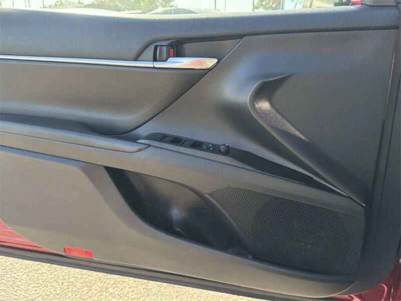 2021 Toyota Camry Hybrid LE