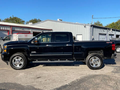 2017 Chevrolet Silverado 2500HD for sale at BENTON MOTORPLEX in Cleburne TX