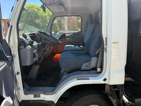 2017 Mitsubishi Fuso FE180