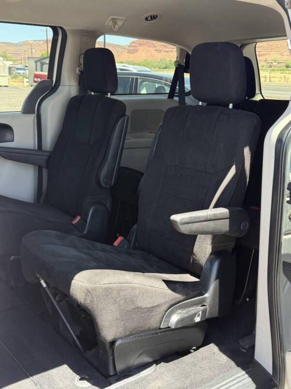 2011 Dodge Grand Caravan Express - Photo 17
