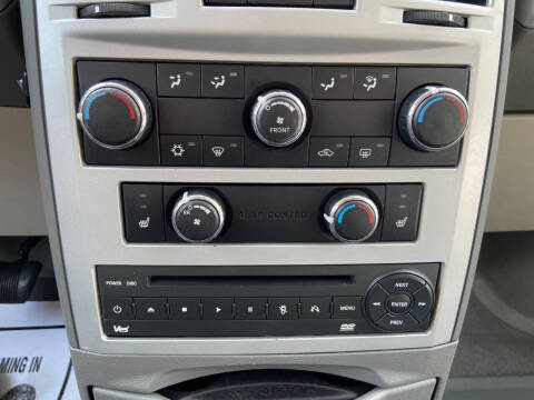 2009 Chrysler Town and Country Touring