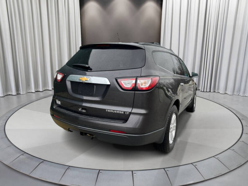 2014 Chevrolet Traverse 2LT photo 3