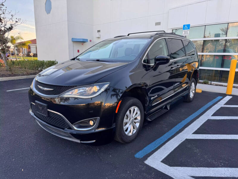 2017 Chrysler Pacifica Touring-L