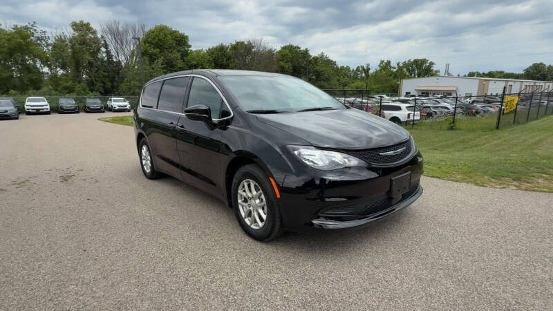 2025 Chrysler Voyager LX