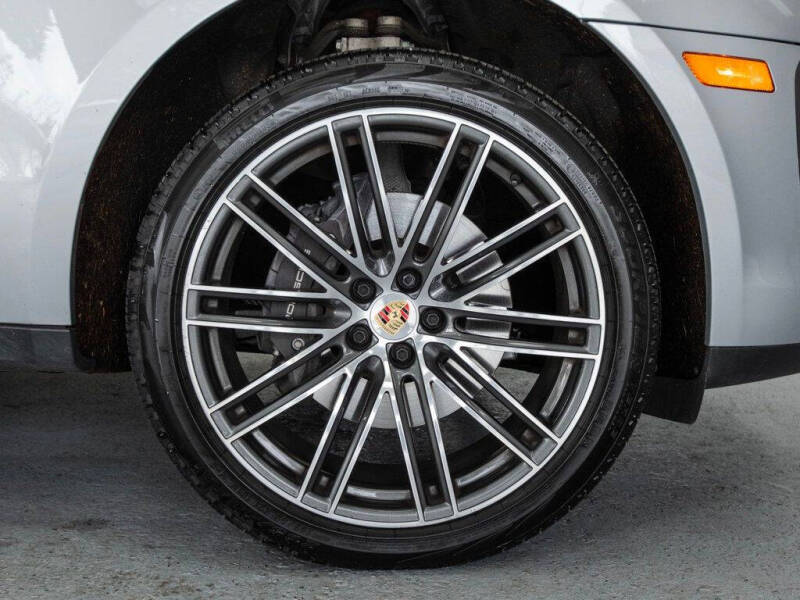 2024 Porsche Macan T