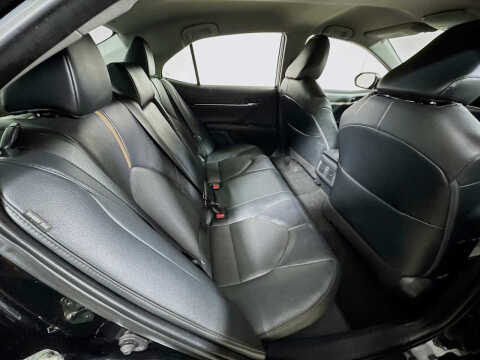 2020 Toyota Camry Hybrid XLE