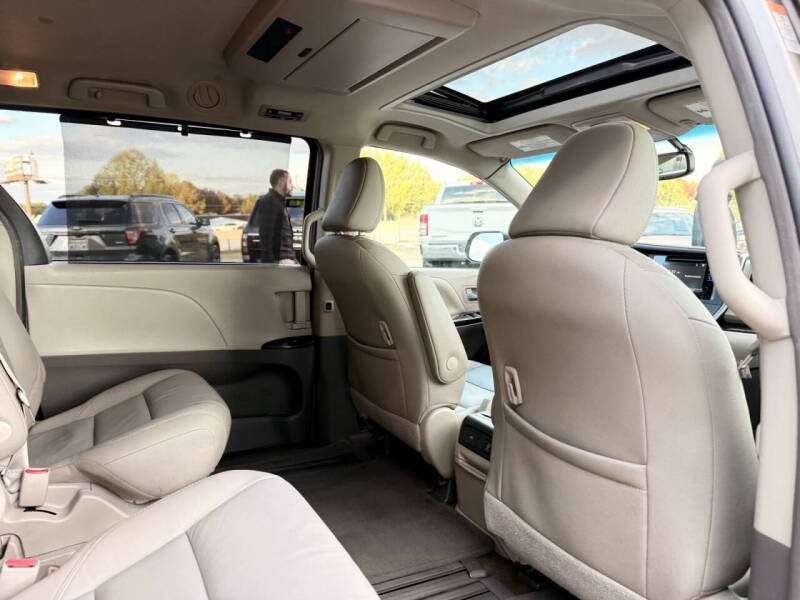 2017 Toyota Sienna XLE Premium 8-Passenger