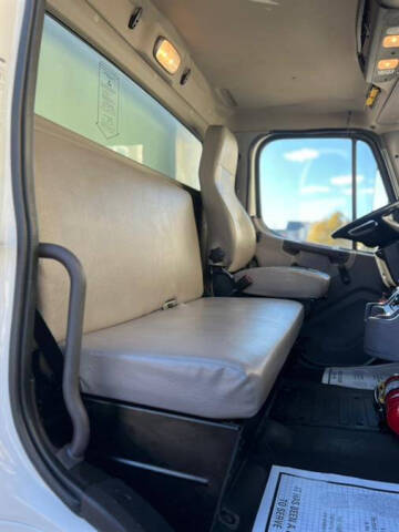 2018 Freightliner M2 106