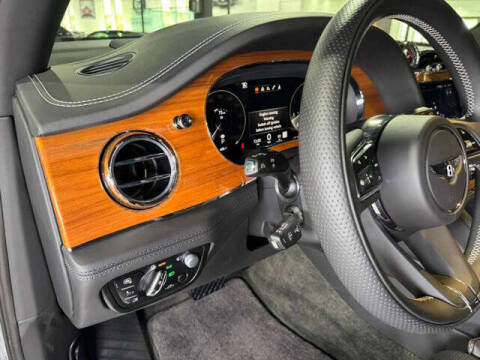 2023 Bentley Bentayga EWB V8