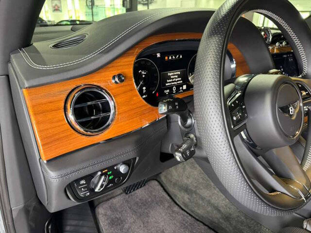 2023 Bentley Bentayga EWB V8