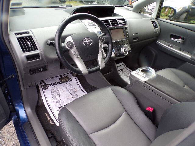 2014 Toyota Prius v Five
