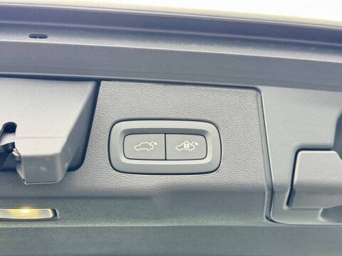 2026 Volvo XC60 T8 Plus