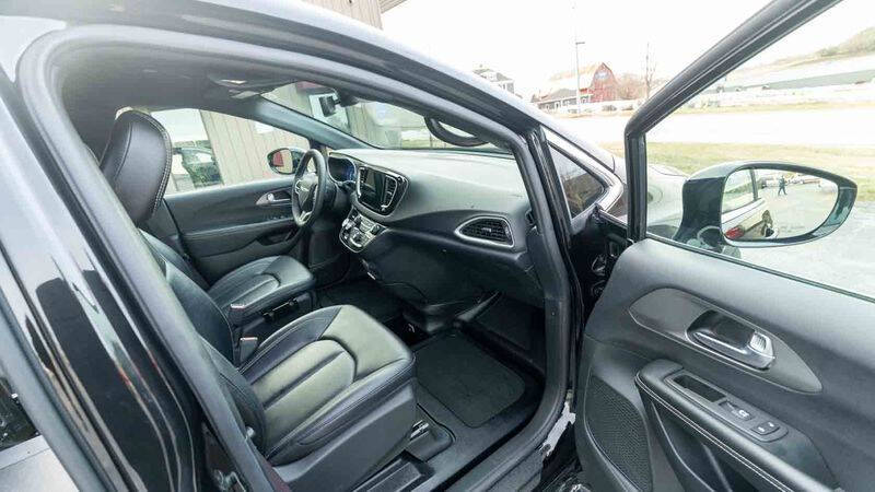 2025 Chrysler Pacifica Select