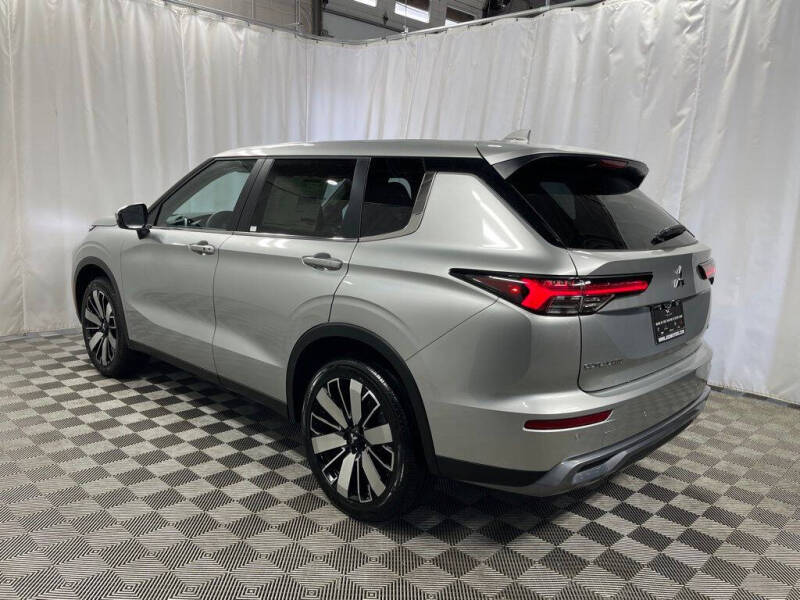 2025 Mitsubishi Outlander SE
