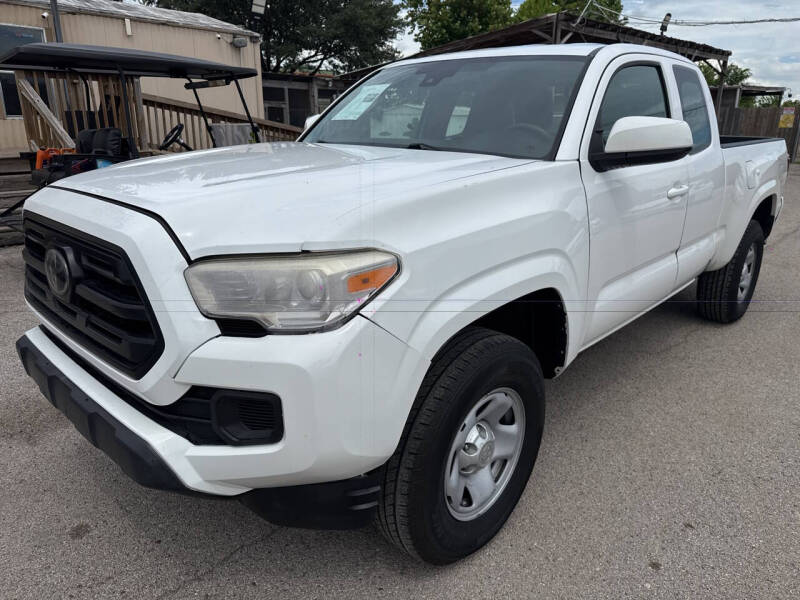 2018 Toyota Tacoma SR's photo