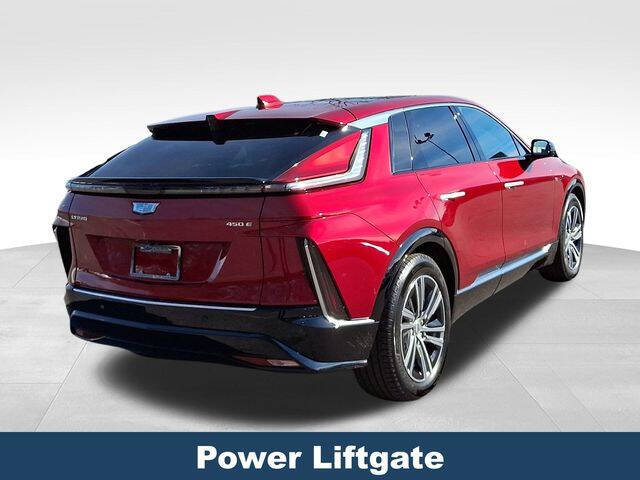 2024 Cadillac LYRIQ Luxury 1