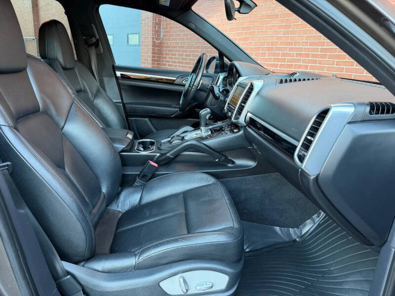 2014 Porsche Cayenne Platinum
