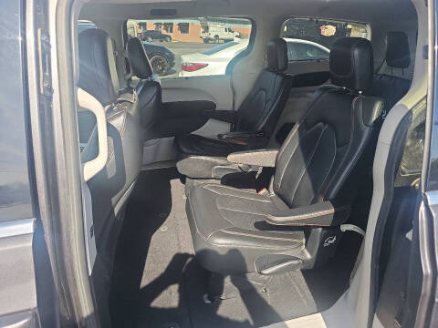 2017 Chrysler Pacifica Touring-L