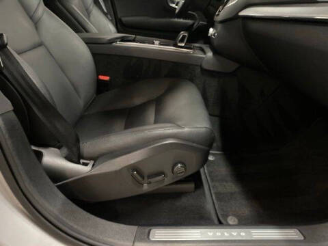 2025 Volvo XC90 B5 Core Bright Theme