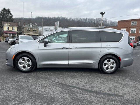 2017 Chrysler Pacifica Touring-L Plus