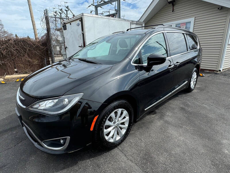 2017 Chrysler Pacifica Touring-L