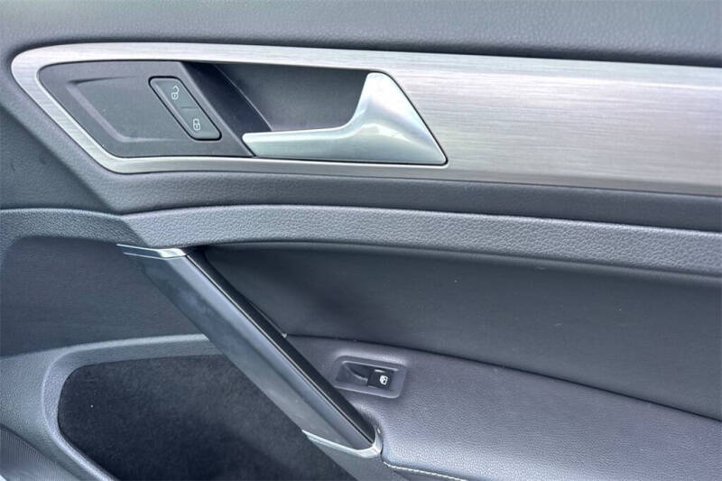 2017 Volkswagen Golf TSI Wolfsburg Edition