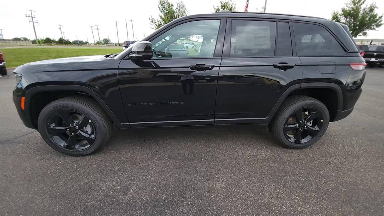 2024 Jeep Grand Cherokee for sale at Victoria Auto Sales in Victoria, MN