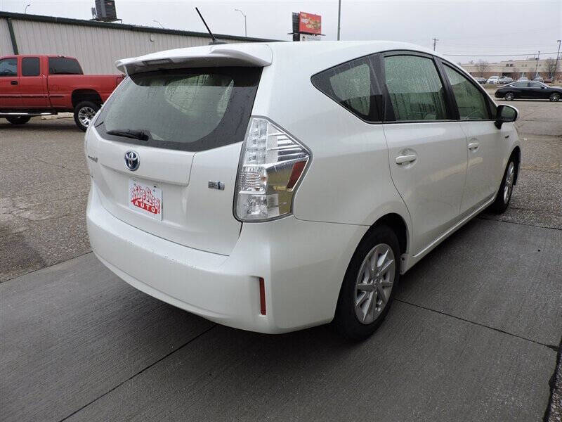2014 Toyota Prius v Two
