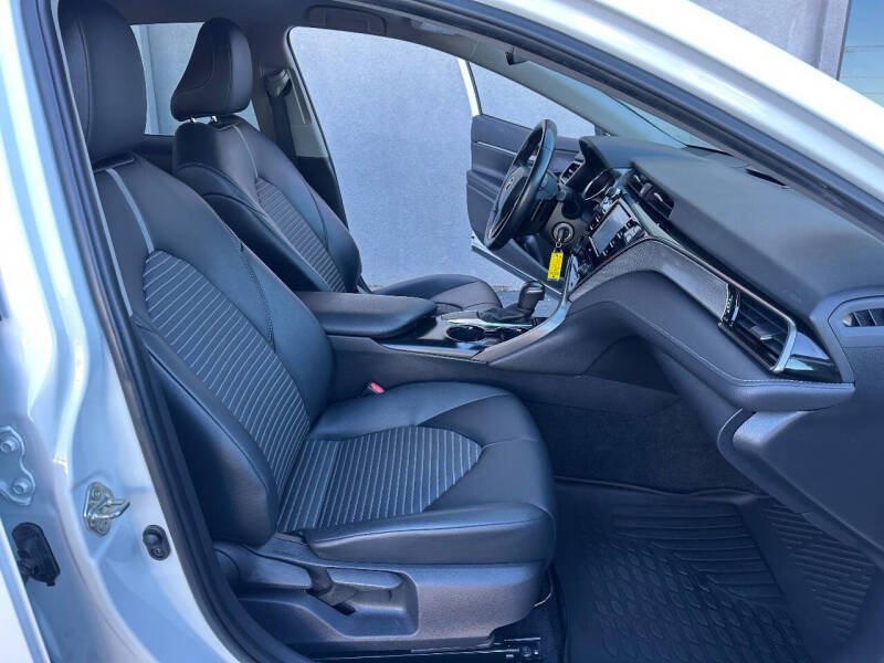 2020 Toyota Camry SE