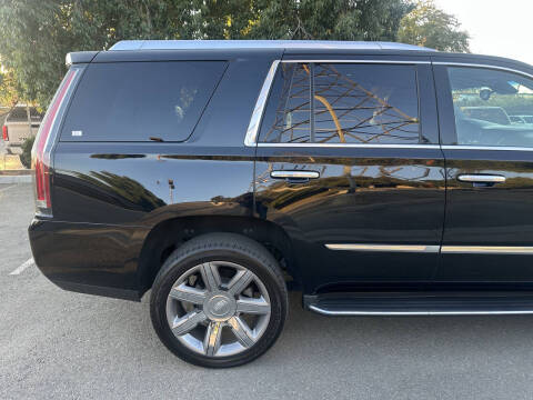 2016 Cadillac Escalade Luxury Collection