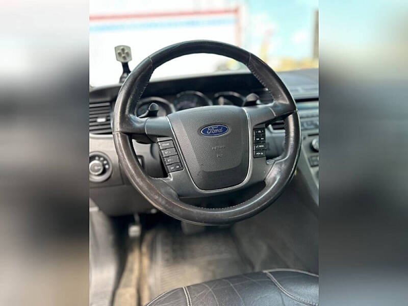 2011 Ford Taurus SEL