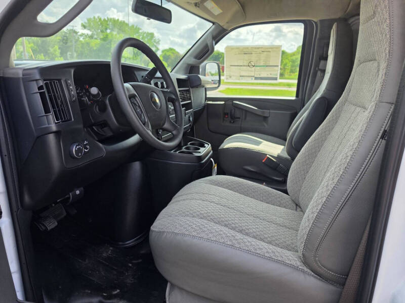 2025 Chevrolet Express 3500