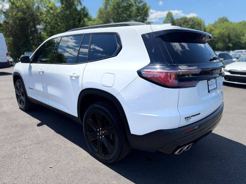 2024 GMC Acadia Elevation