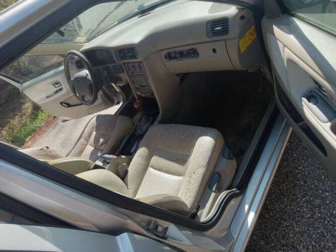2000 Volvo V70 SE