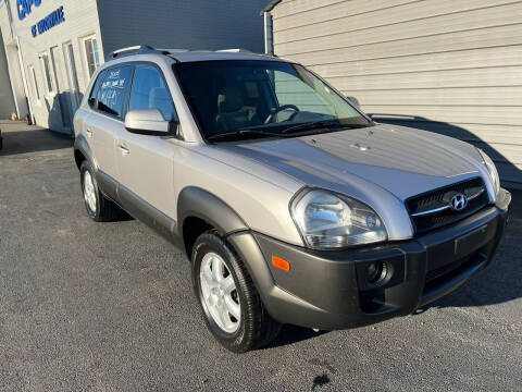 2005 Hyundai Tucson for sale at Caps Cars Of Taylorville in Taylorville IL